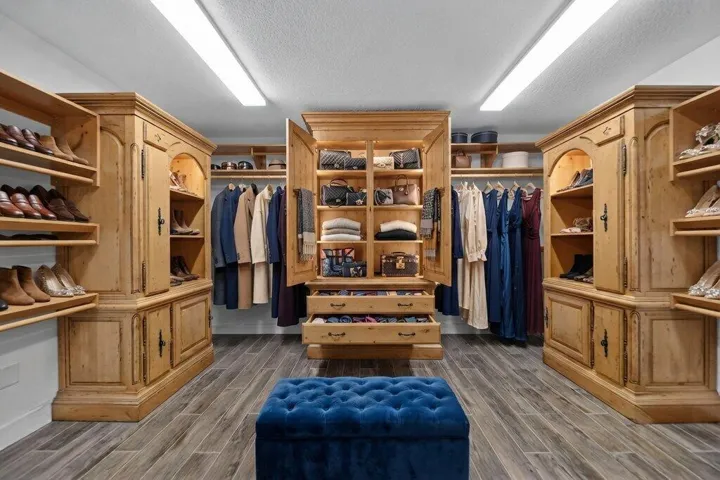 primarycloset1staged.jpg-SMALL