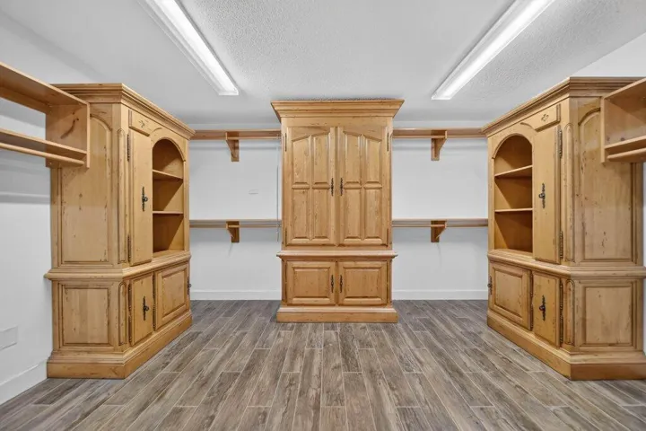 primarycloset1.jpg-SMALL