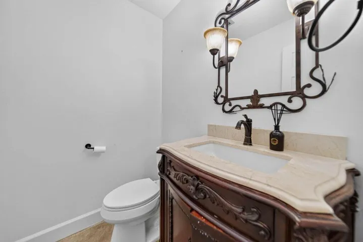 halfbath1.jpg-SMALL