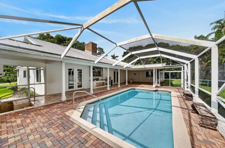outdoorliving2.jpg-SMALL