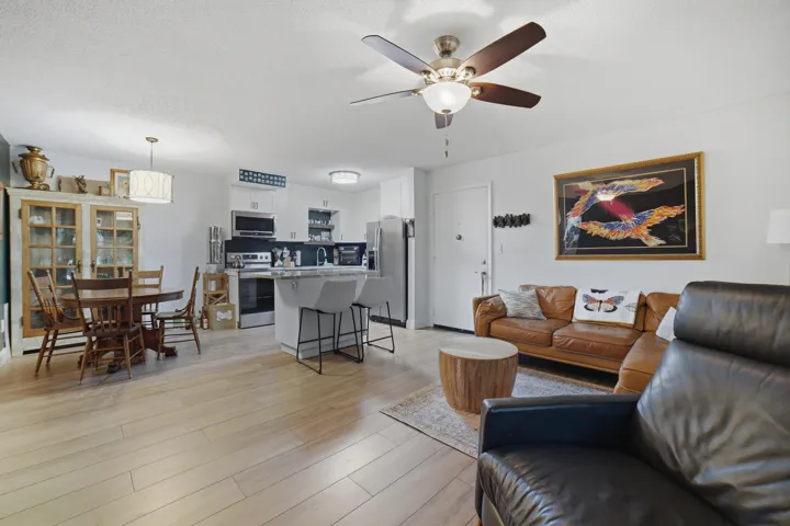 Livingroom-Kitchen