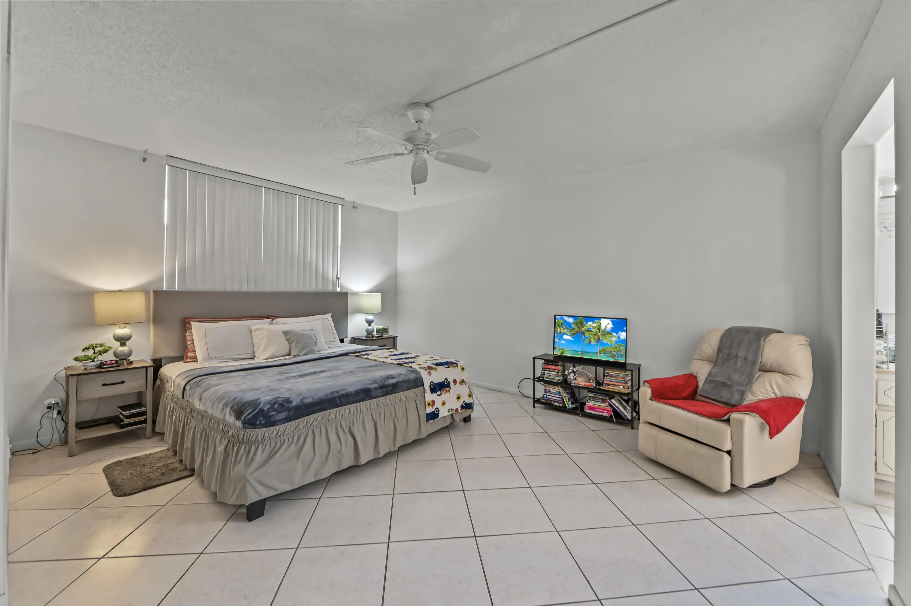 21 Bedroom 01