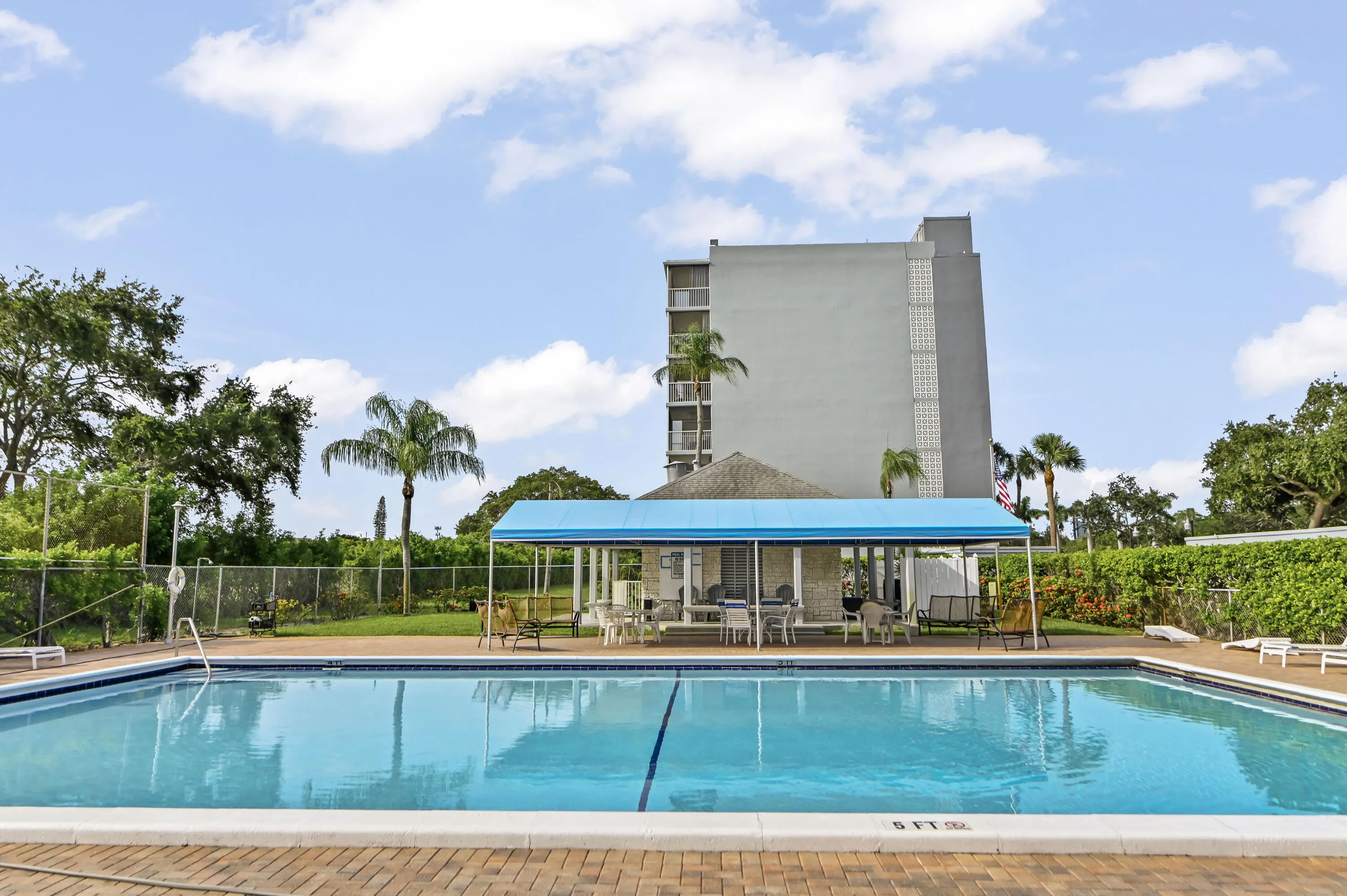 28 Pool 01