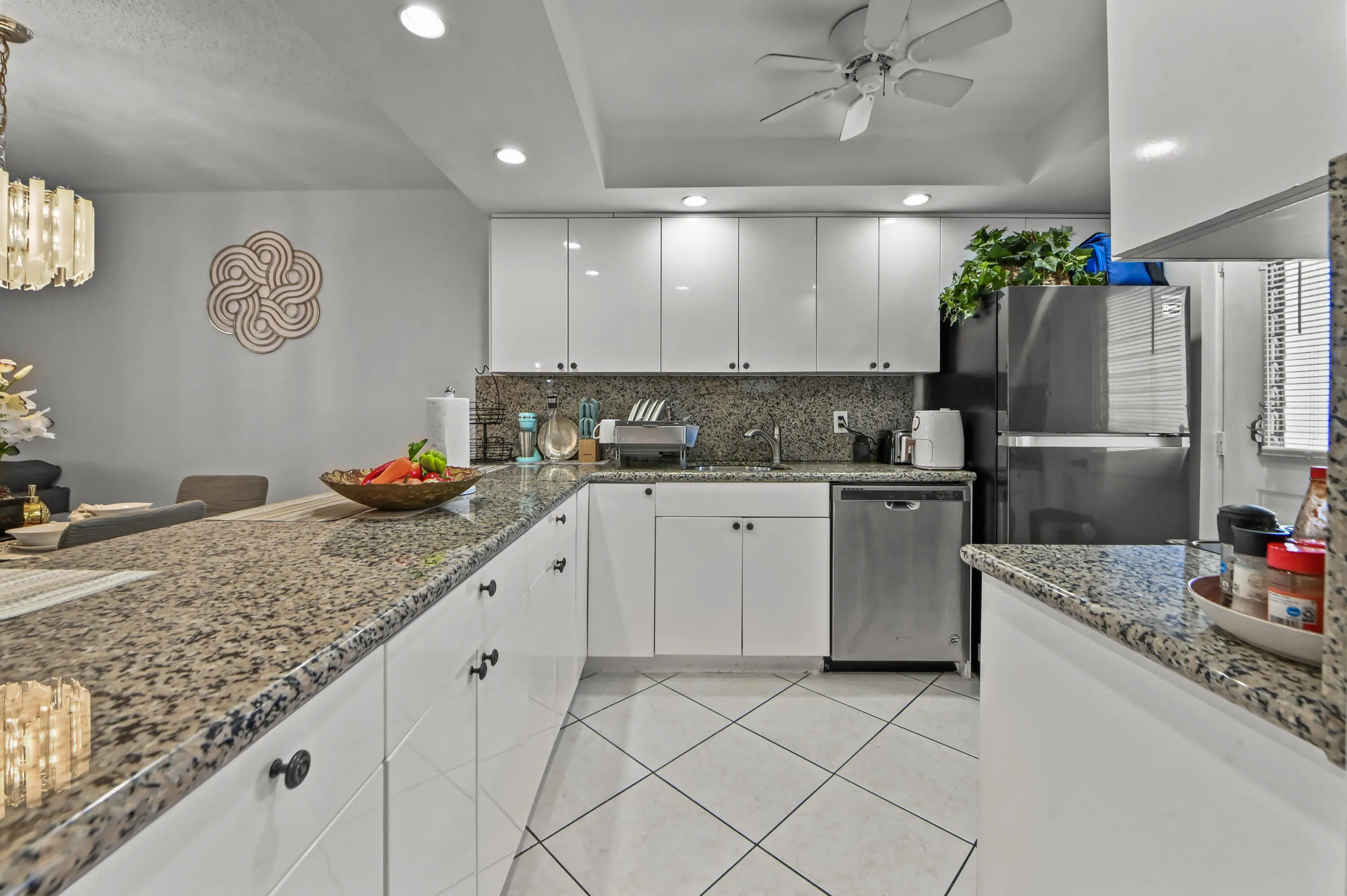14 Kitchen 02
