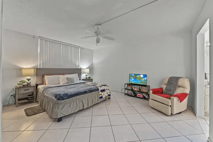 21 Bedroom 01
