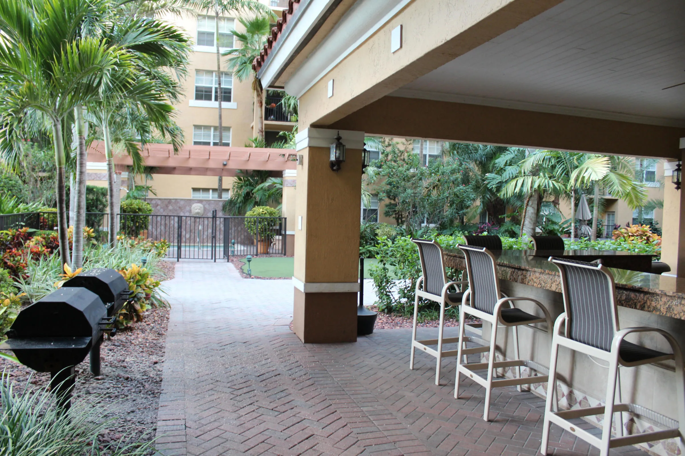 Outdoor Bar and Grills