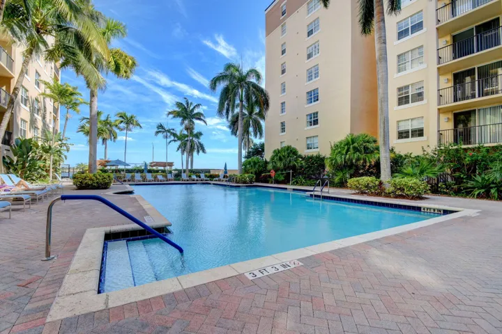 Flagler Pointe Resort Style Pool