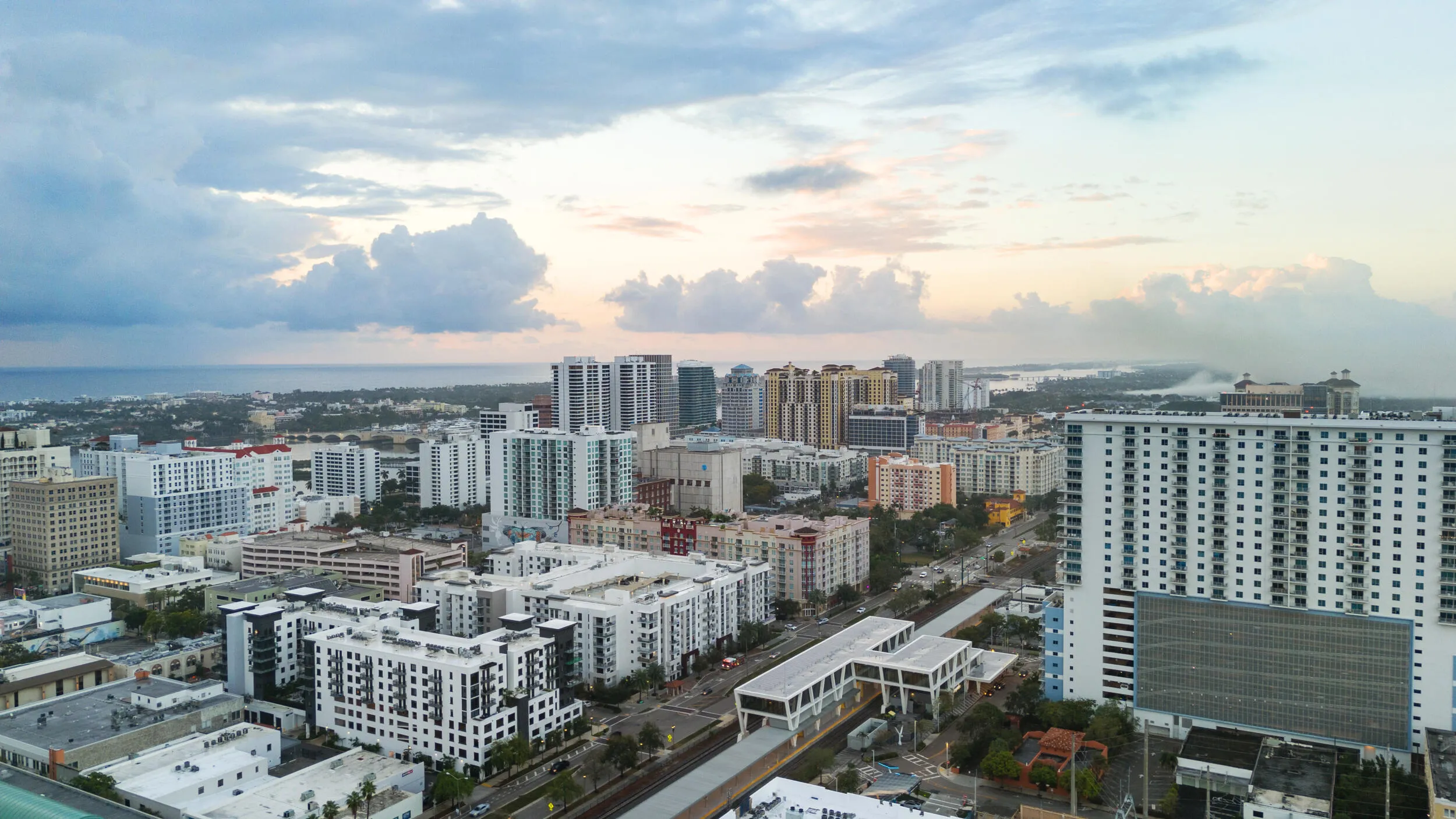 37_wpb stock - sunrise skyline