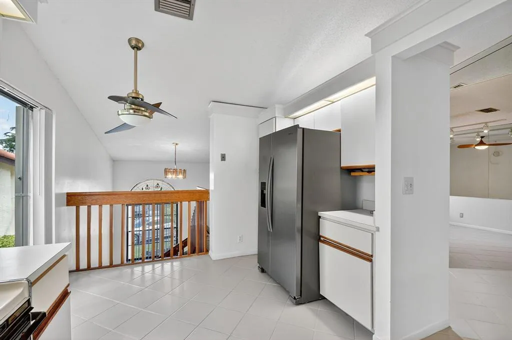 otherside of kitchen