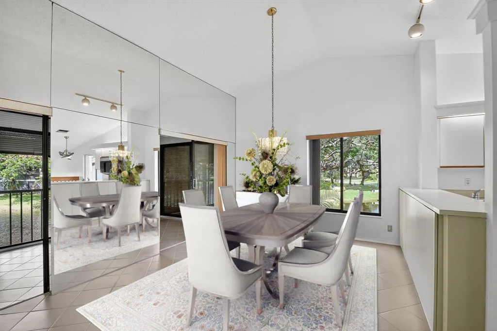 virtually staged diningroom