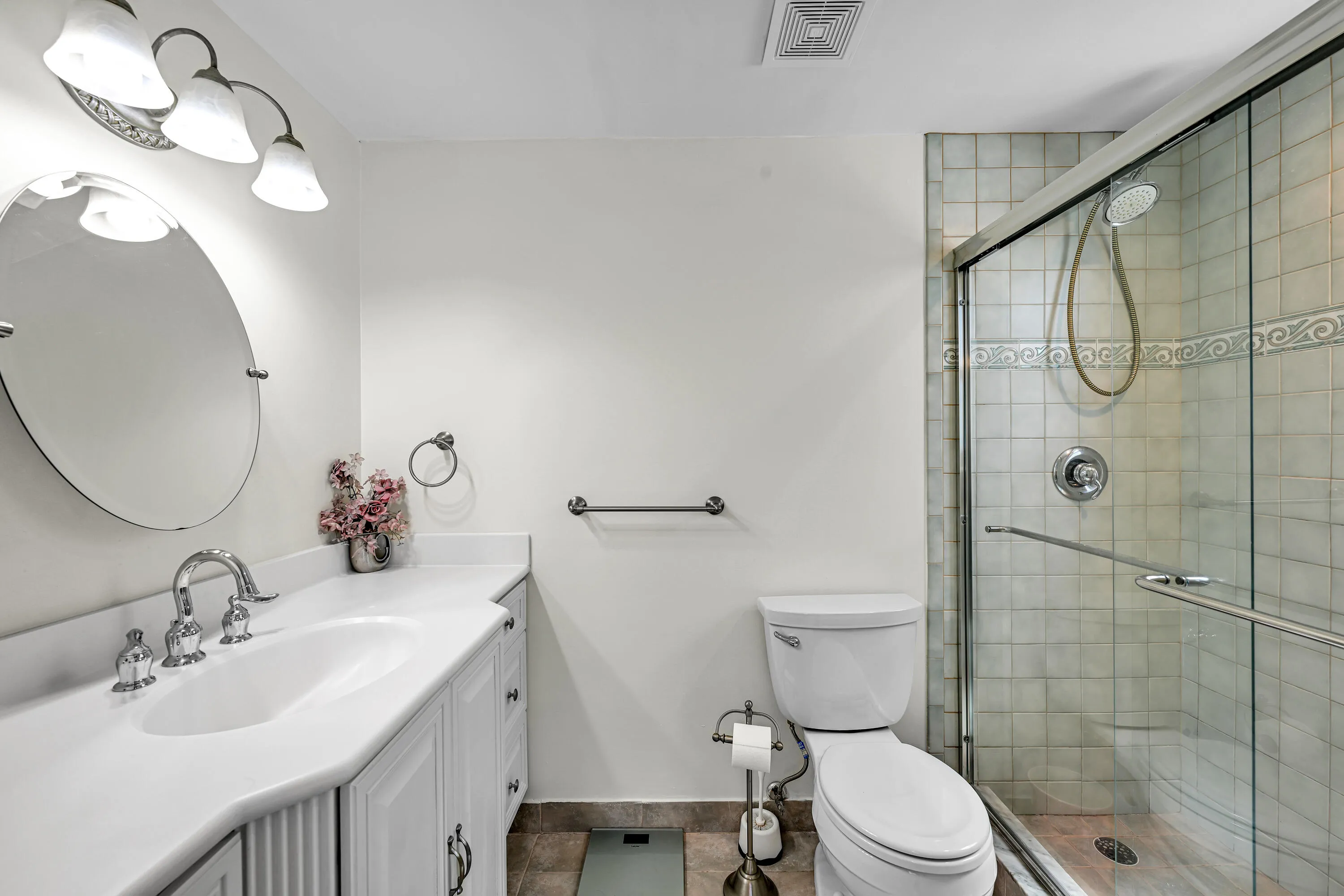 MAIN BATHROOM