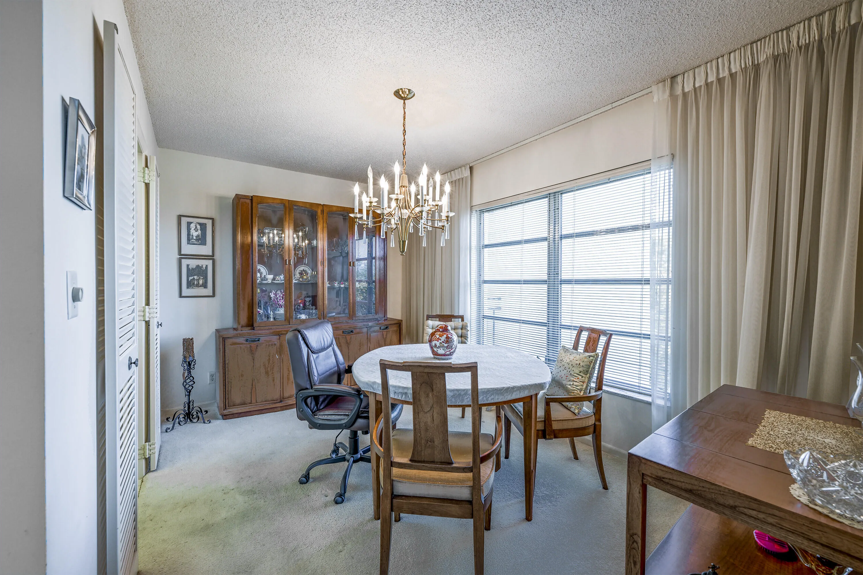 11_dining area