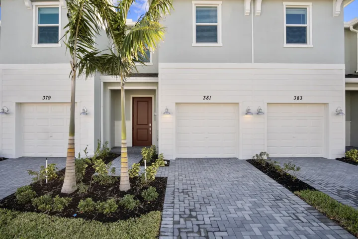 Front exterior.jpg-FULL