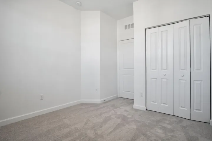 Guest bedroom 1st.jpg-FULL