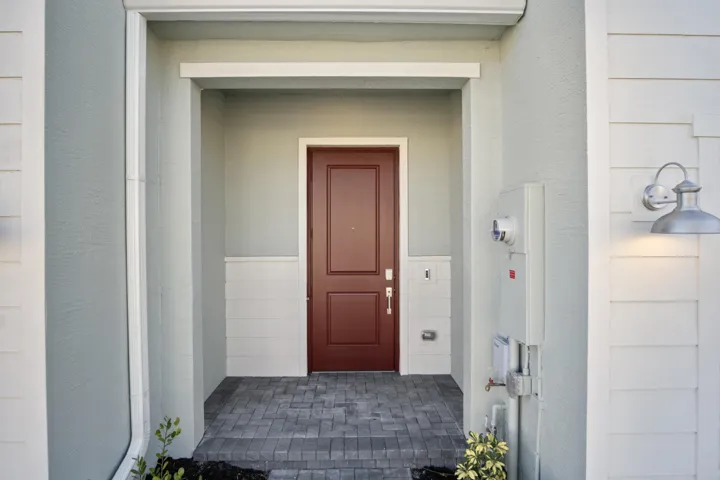 Front patio.jpg-FULL