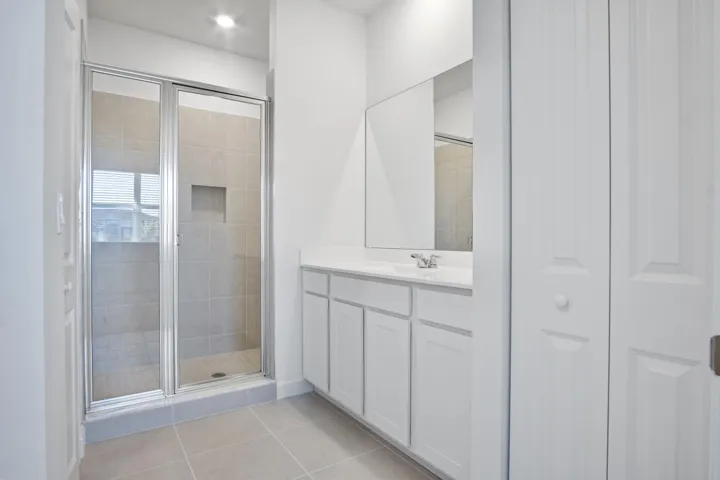 Primary bathroom entry.jpg-FULL