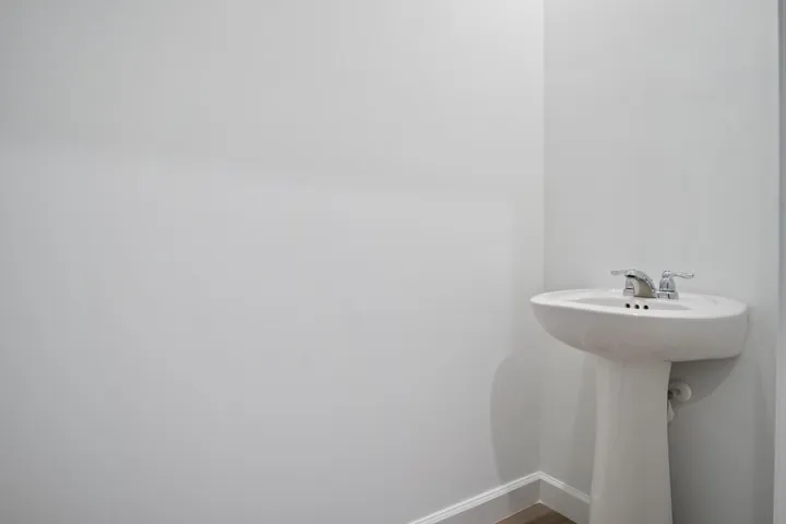 Half bathroom R.jpg-FULL