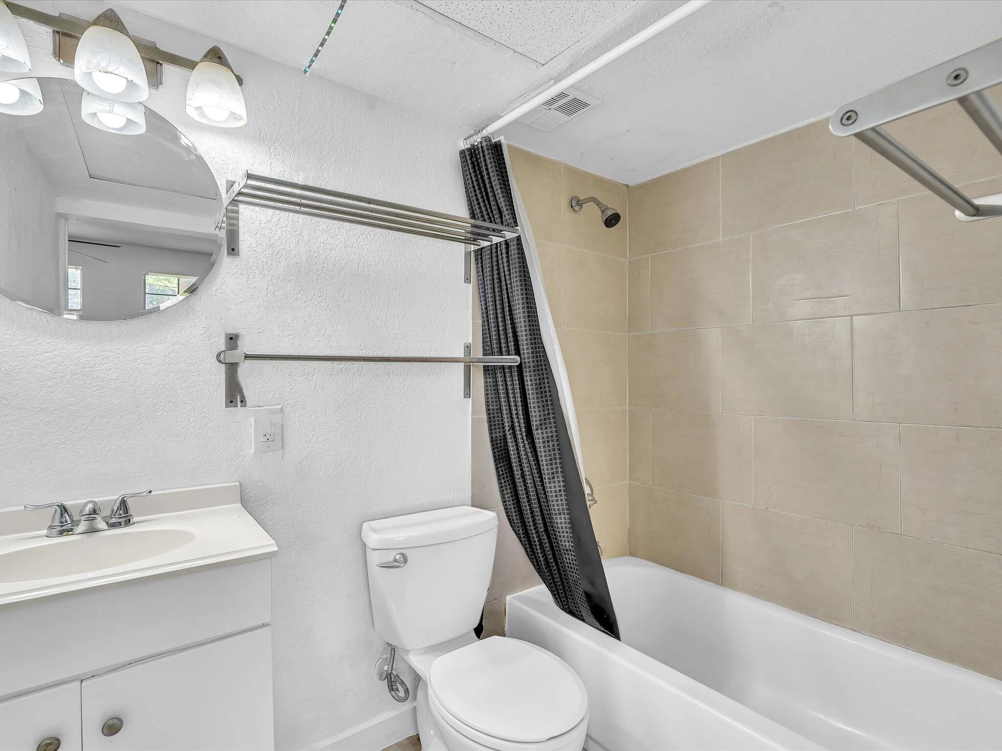 Spacious attached studio wing featuring a private entrance, closet, and full en-suite bath.