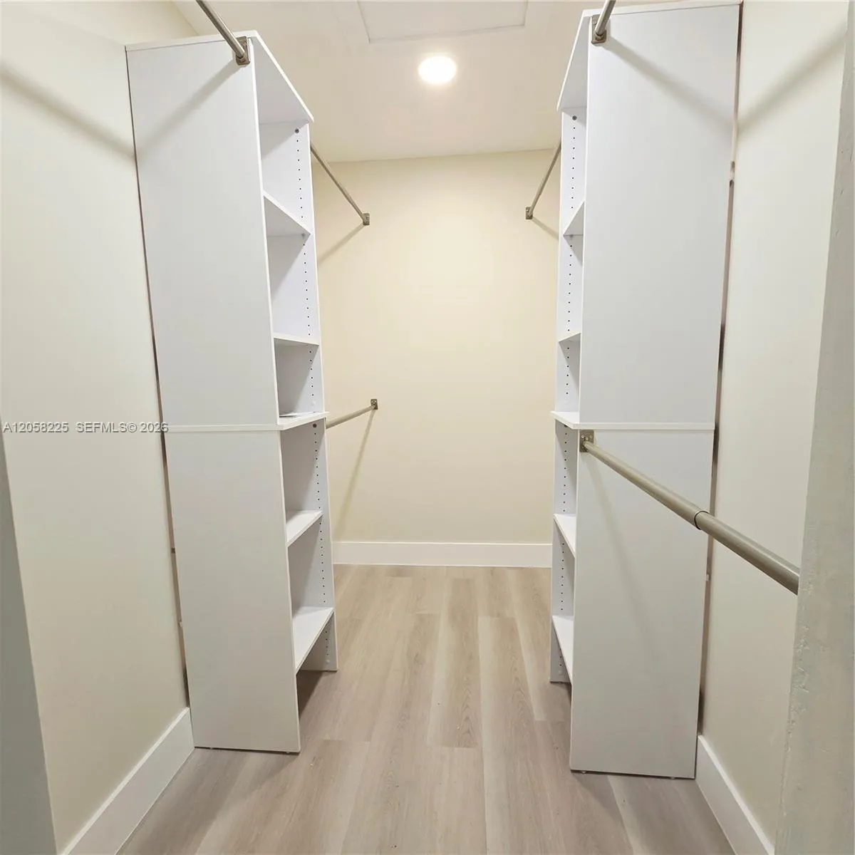 Master Walking Closet