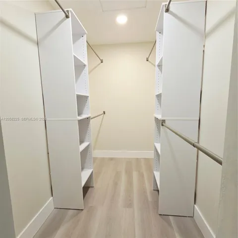Master Walking Closet
