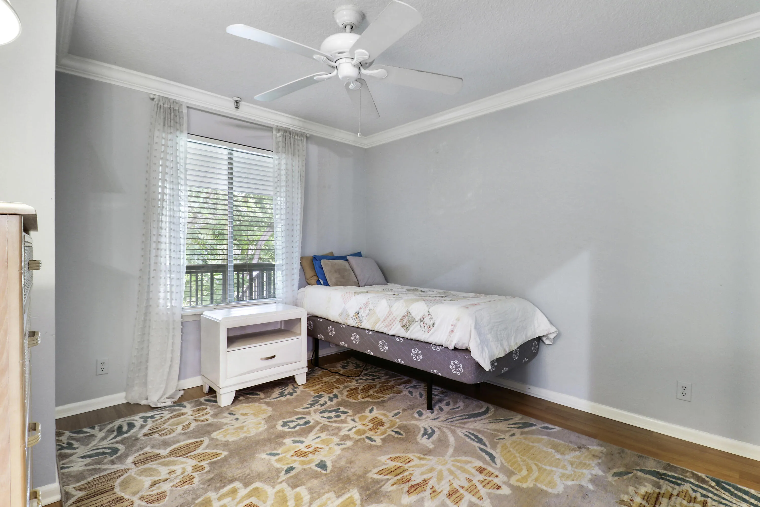 Secondary bedroom