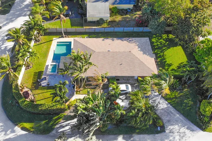 Home with Pool For Rent