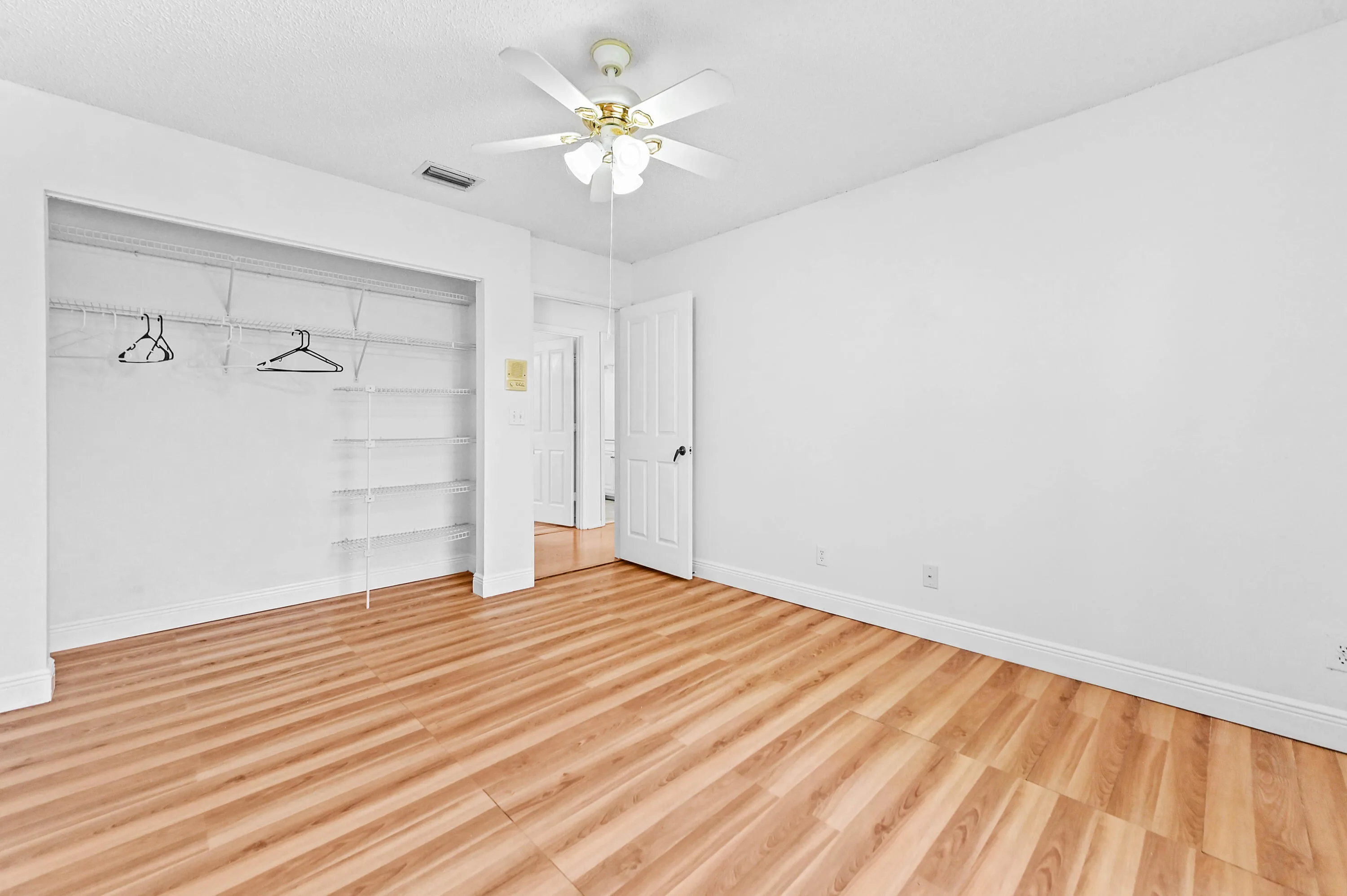 26 Bedroom 04
