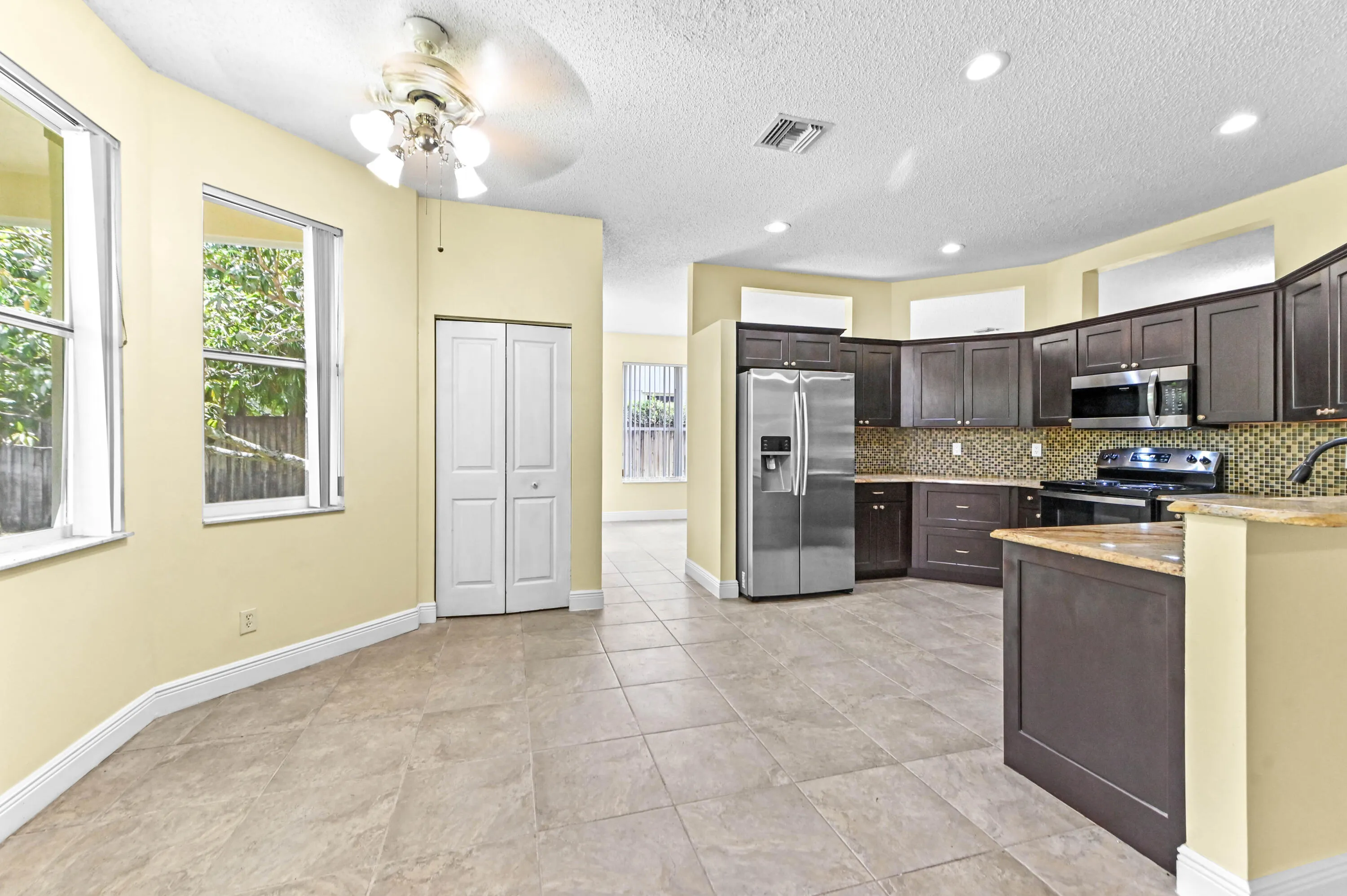19 Dining area 01