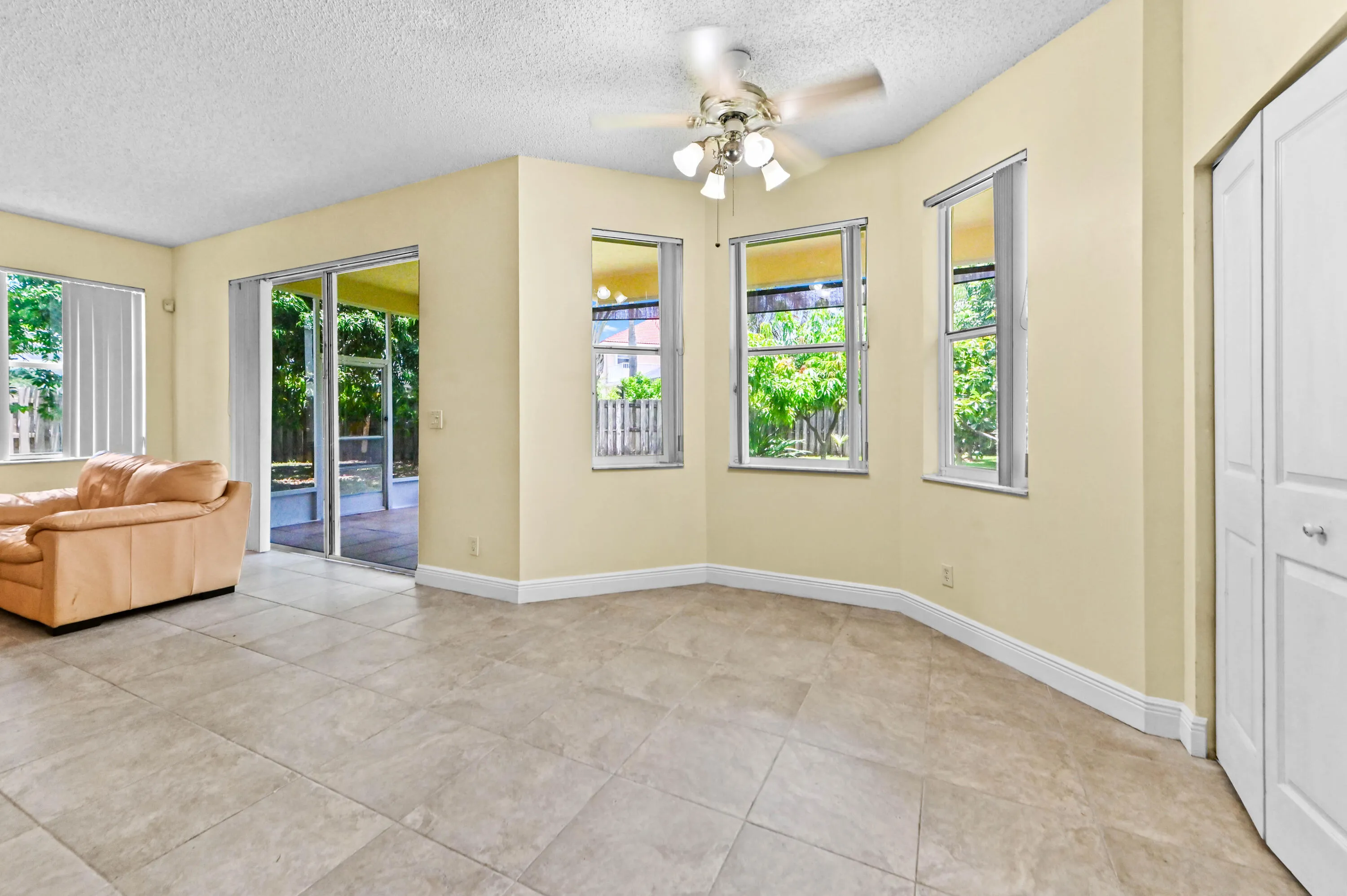 21 Dining area 02