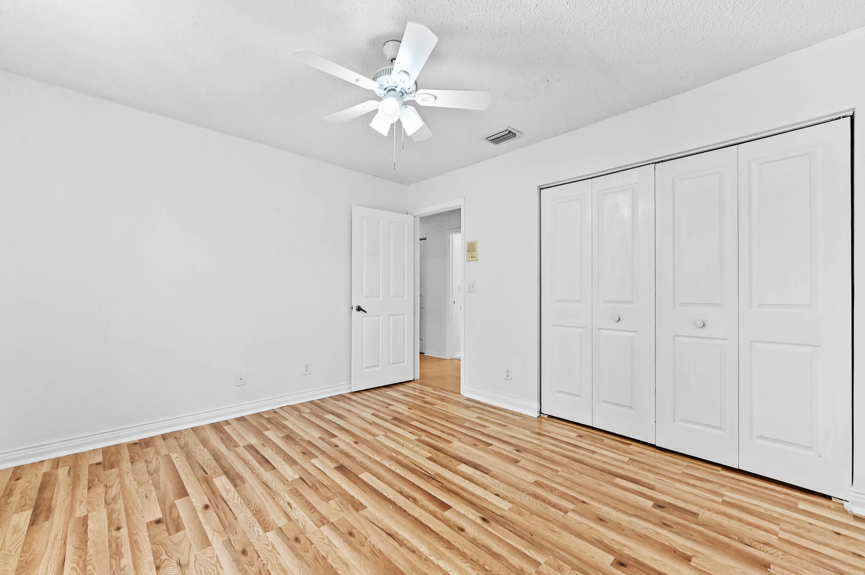 28 Bedroom 06