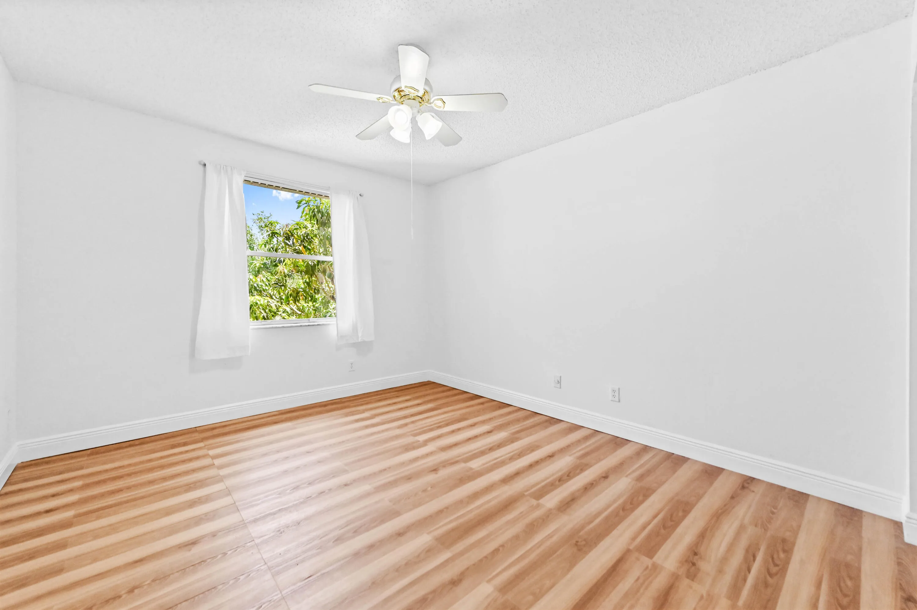 25 Bedroom 03