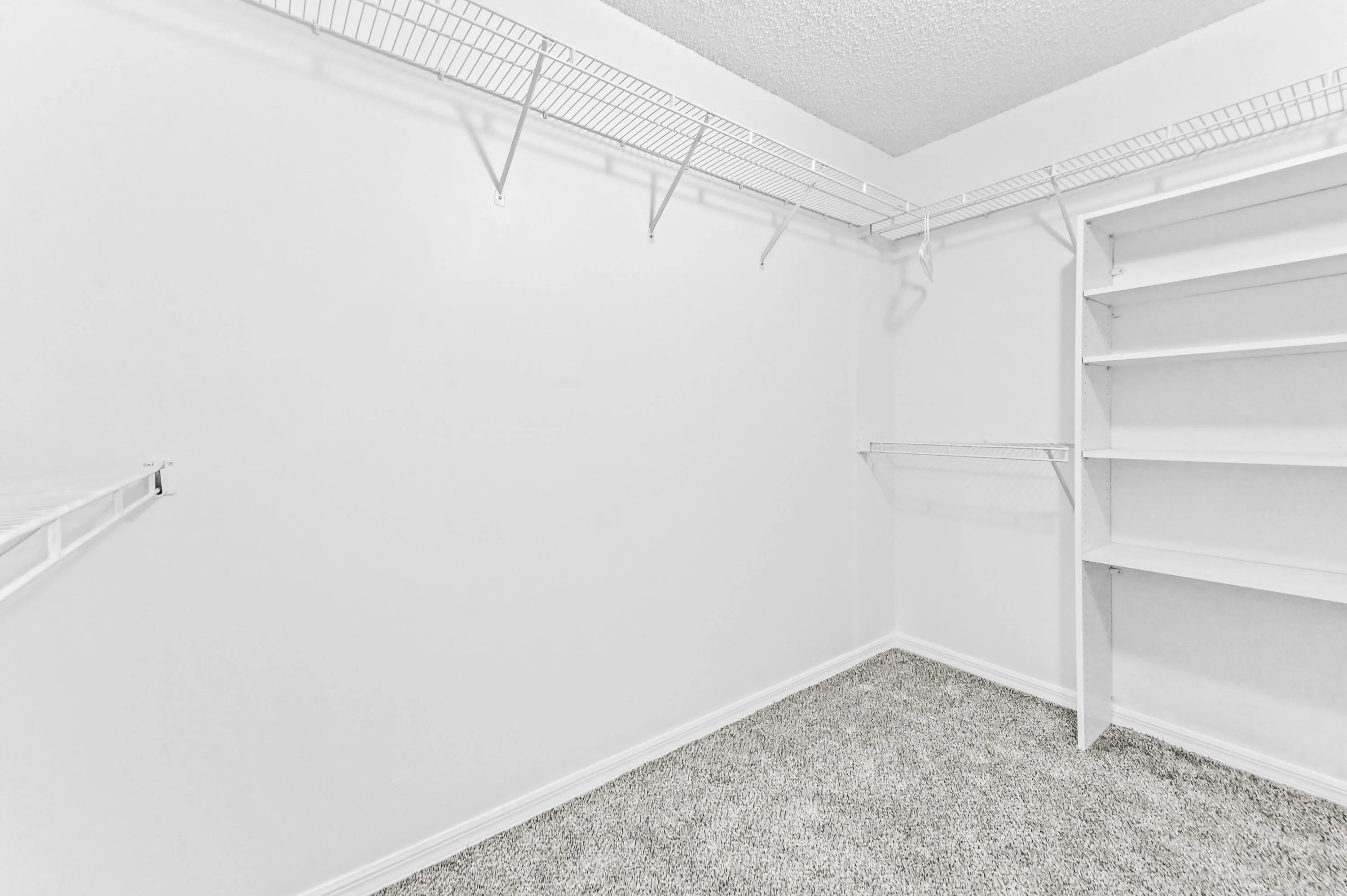 34 Closet 01