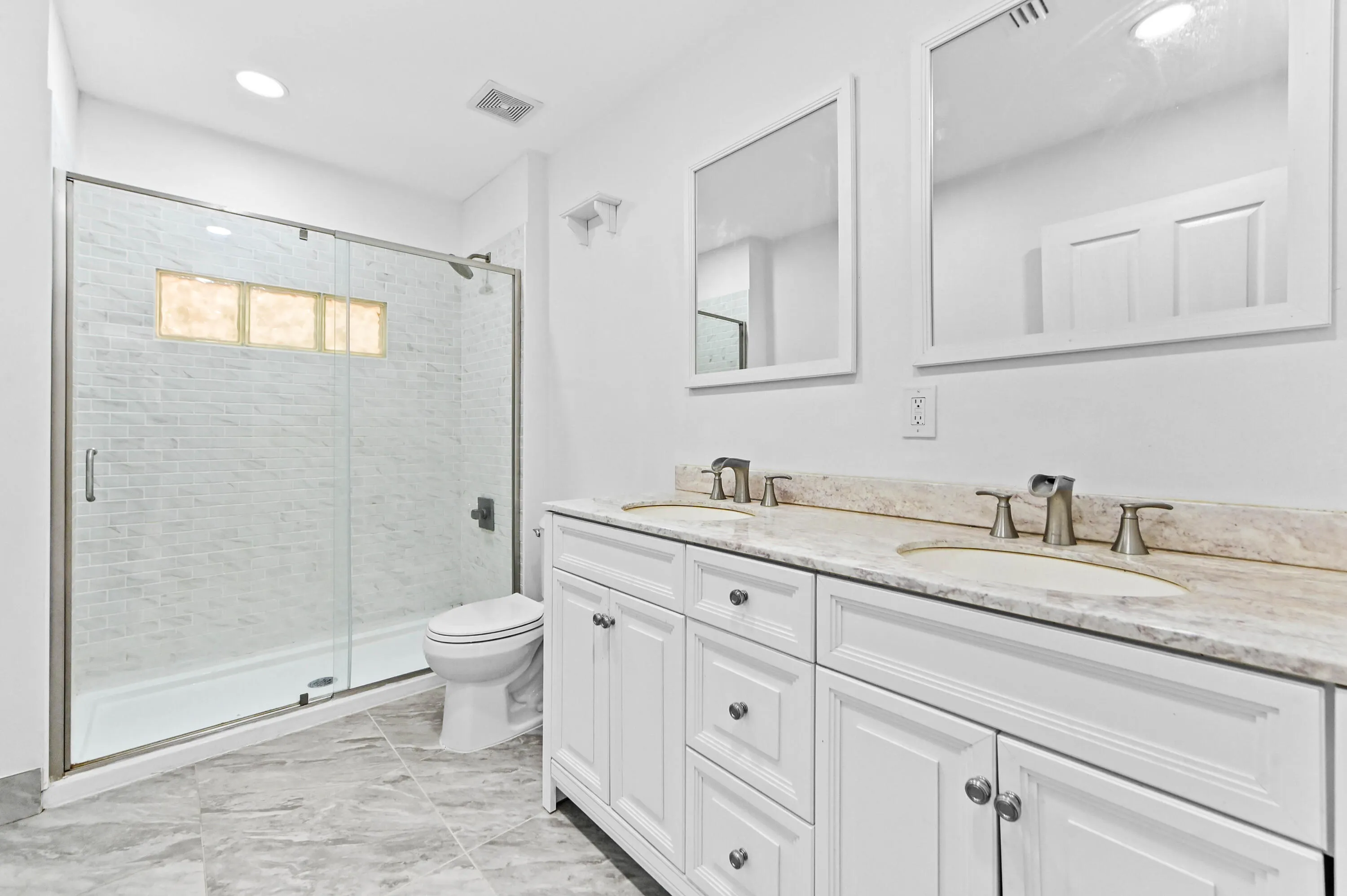 29 Bathroom 02