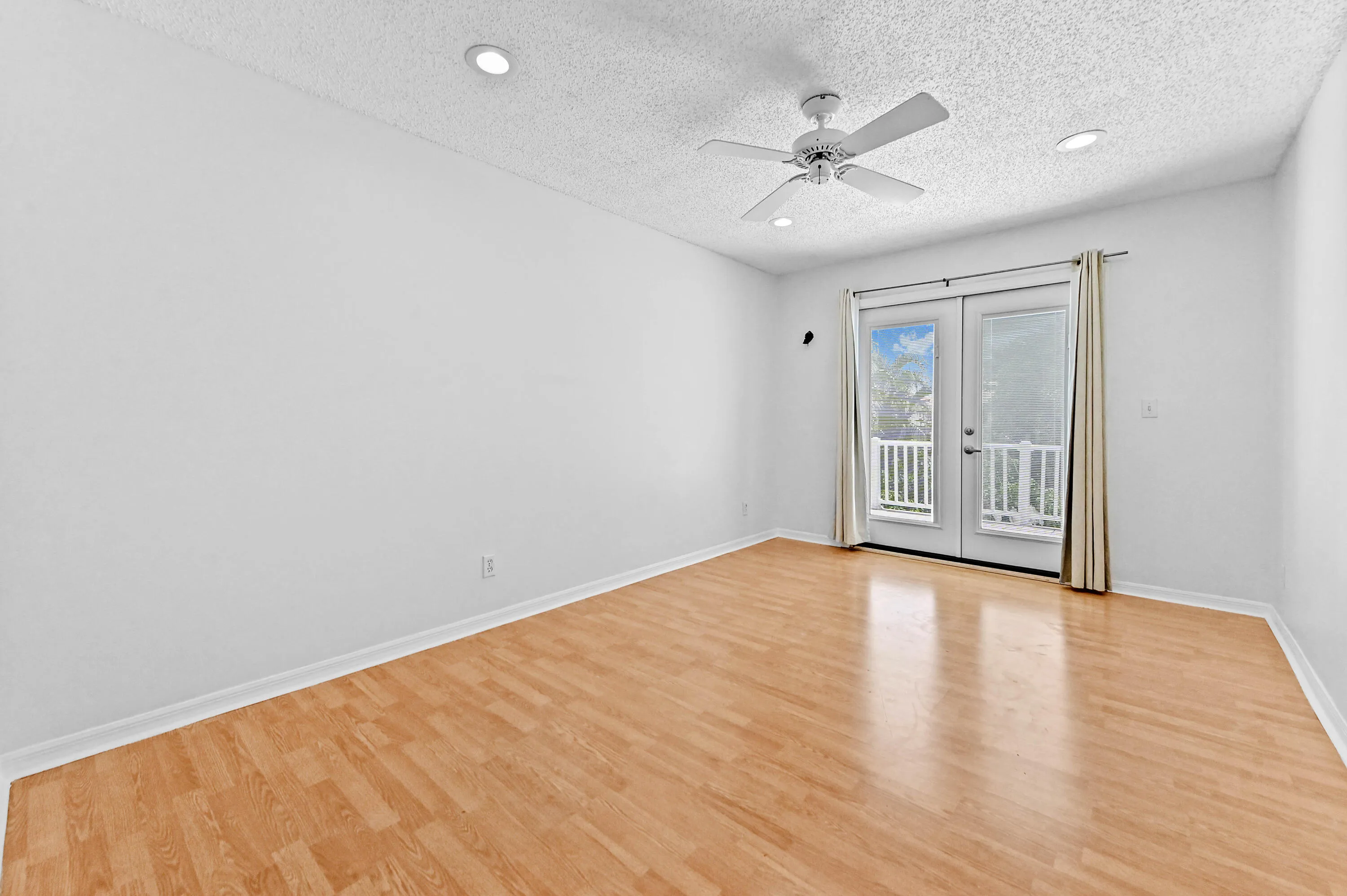 23 Bedroom 01