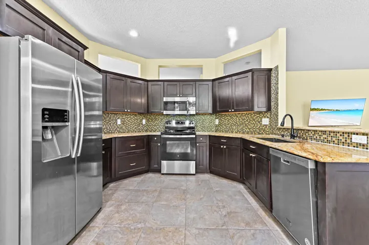 20 Kitchen 01
