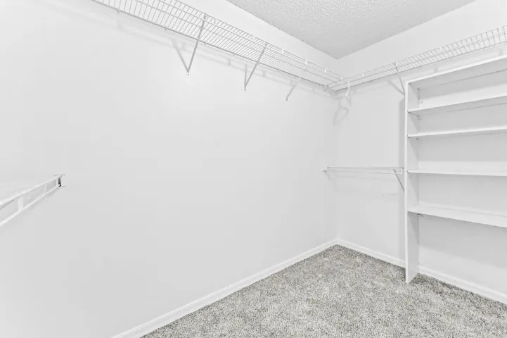 34 Closet 01