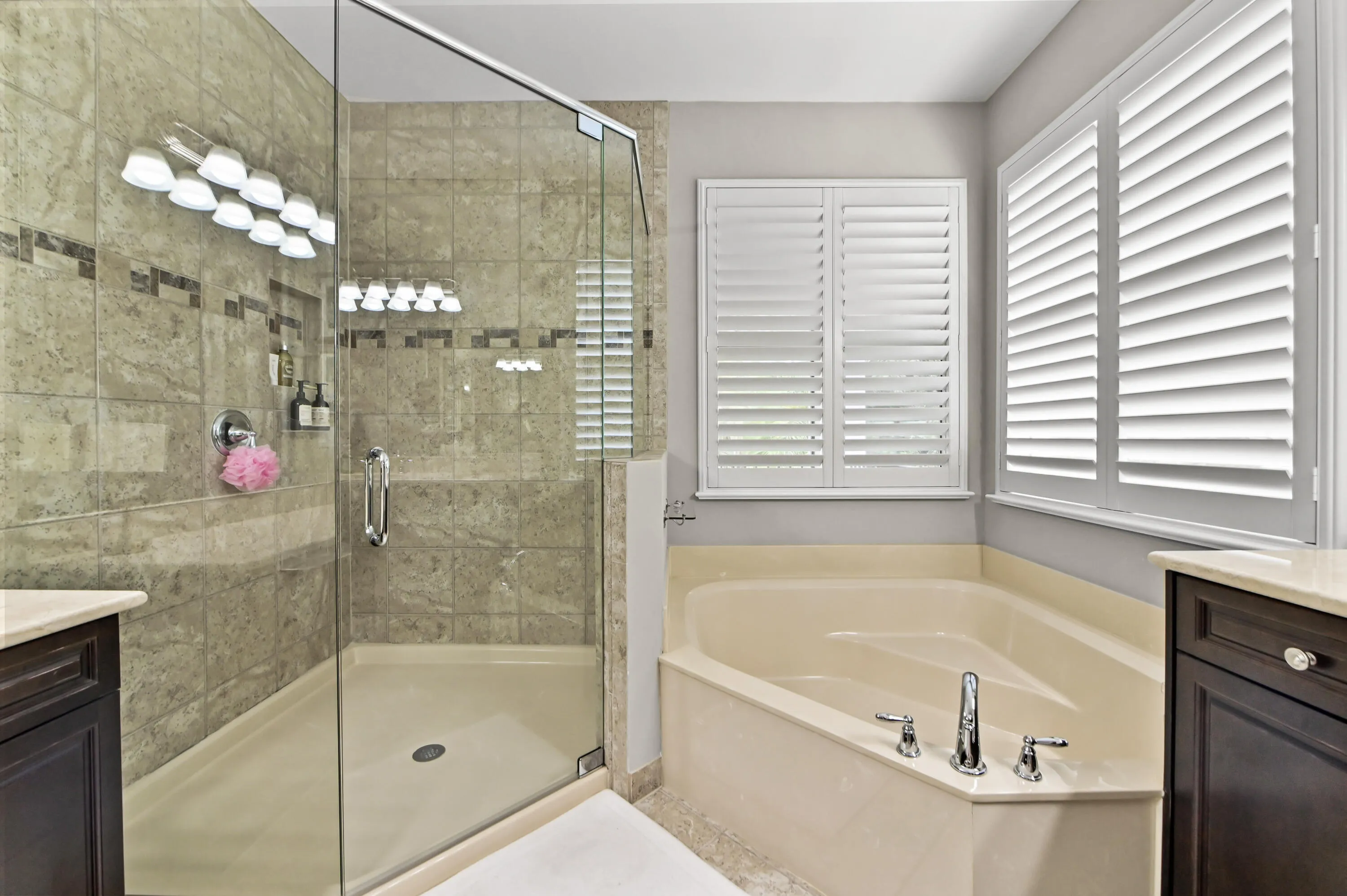 53 Bathroom 02