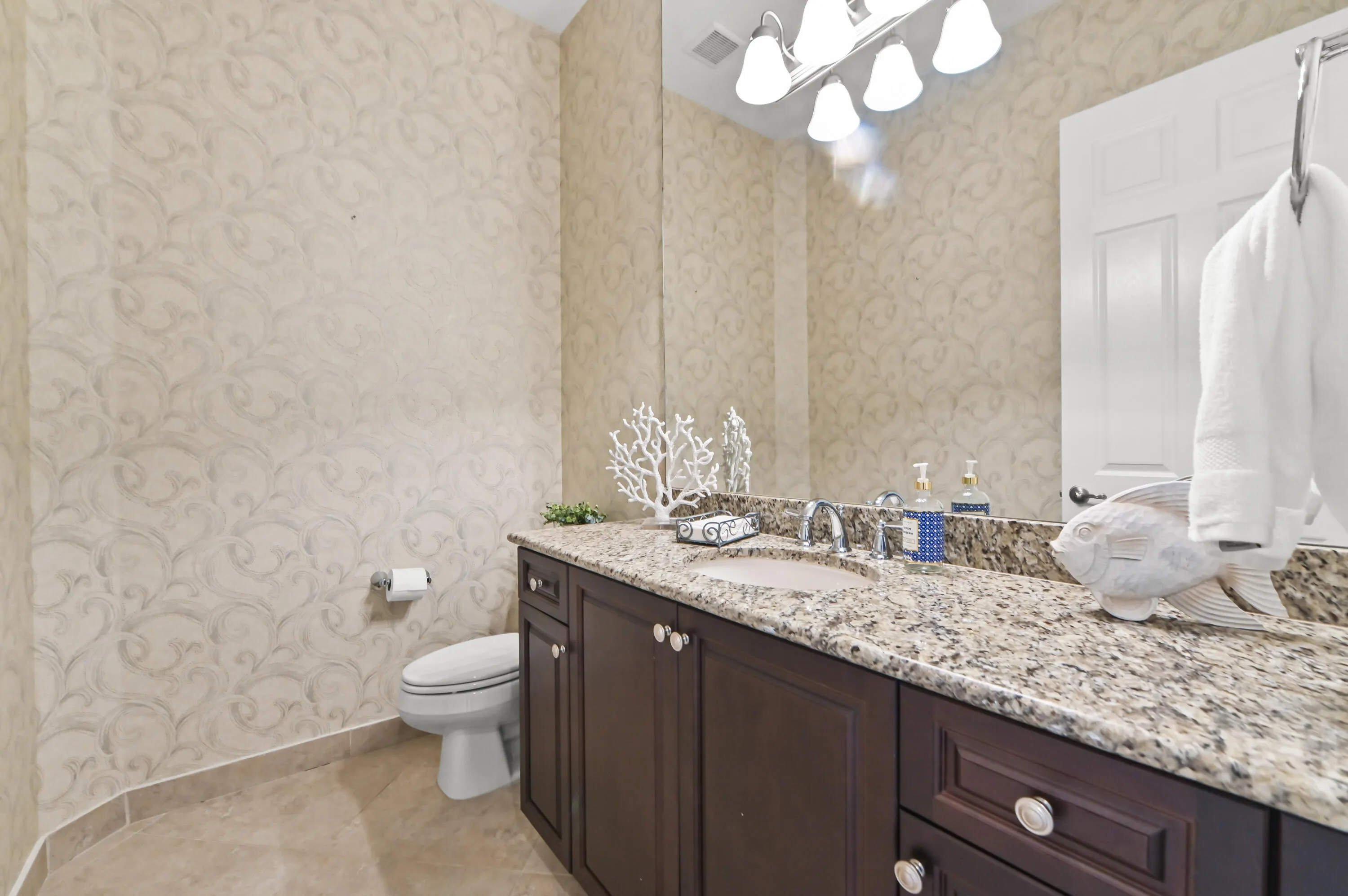 24 Bathroom 02