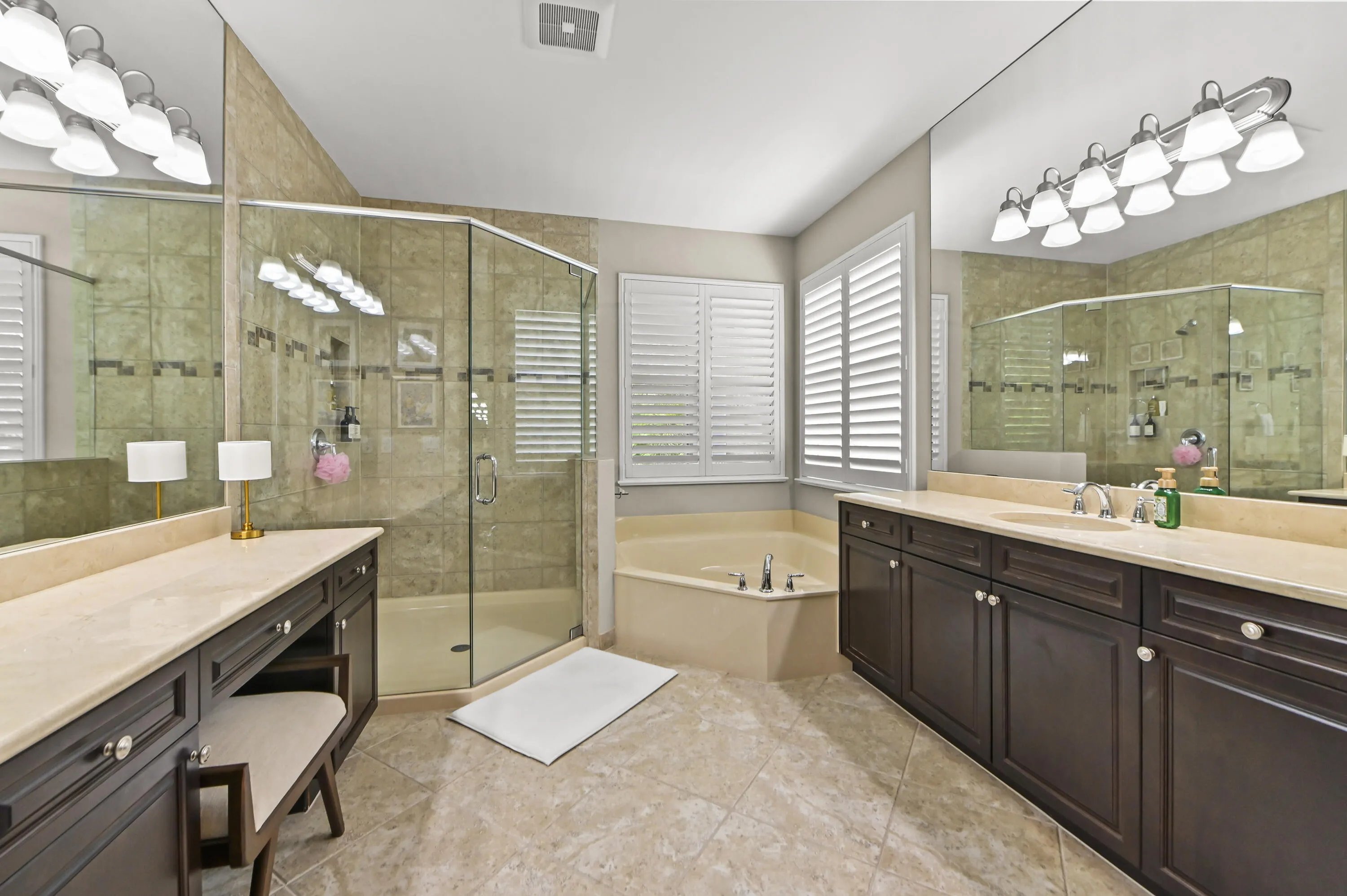 52 Bathroom 01