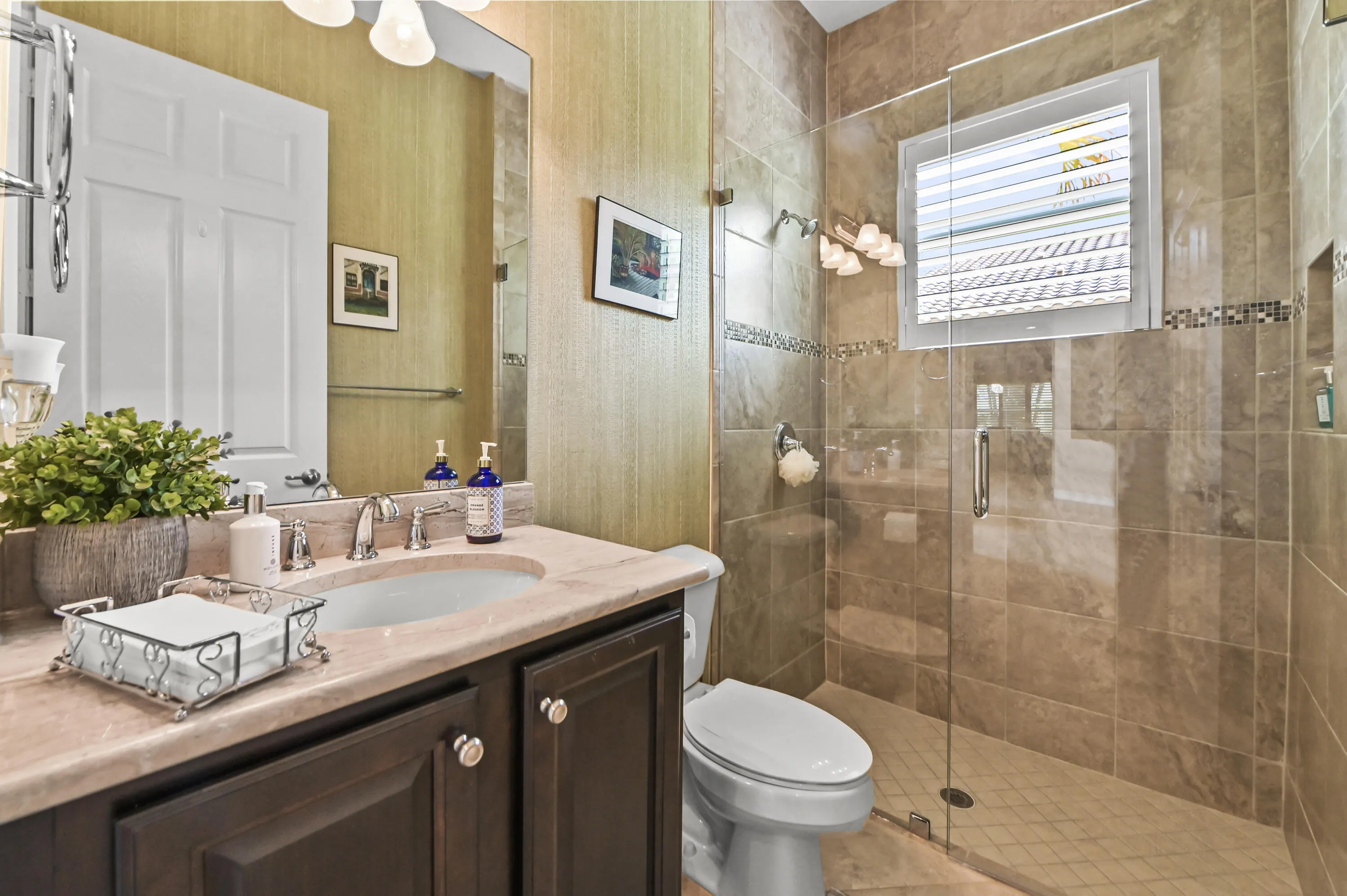 31 Bathroom 01
