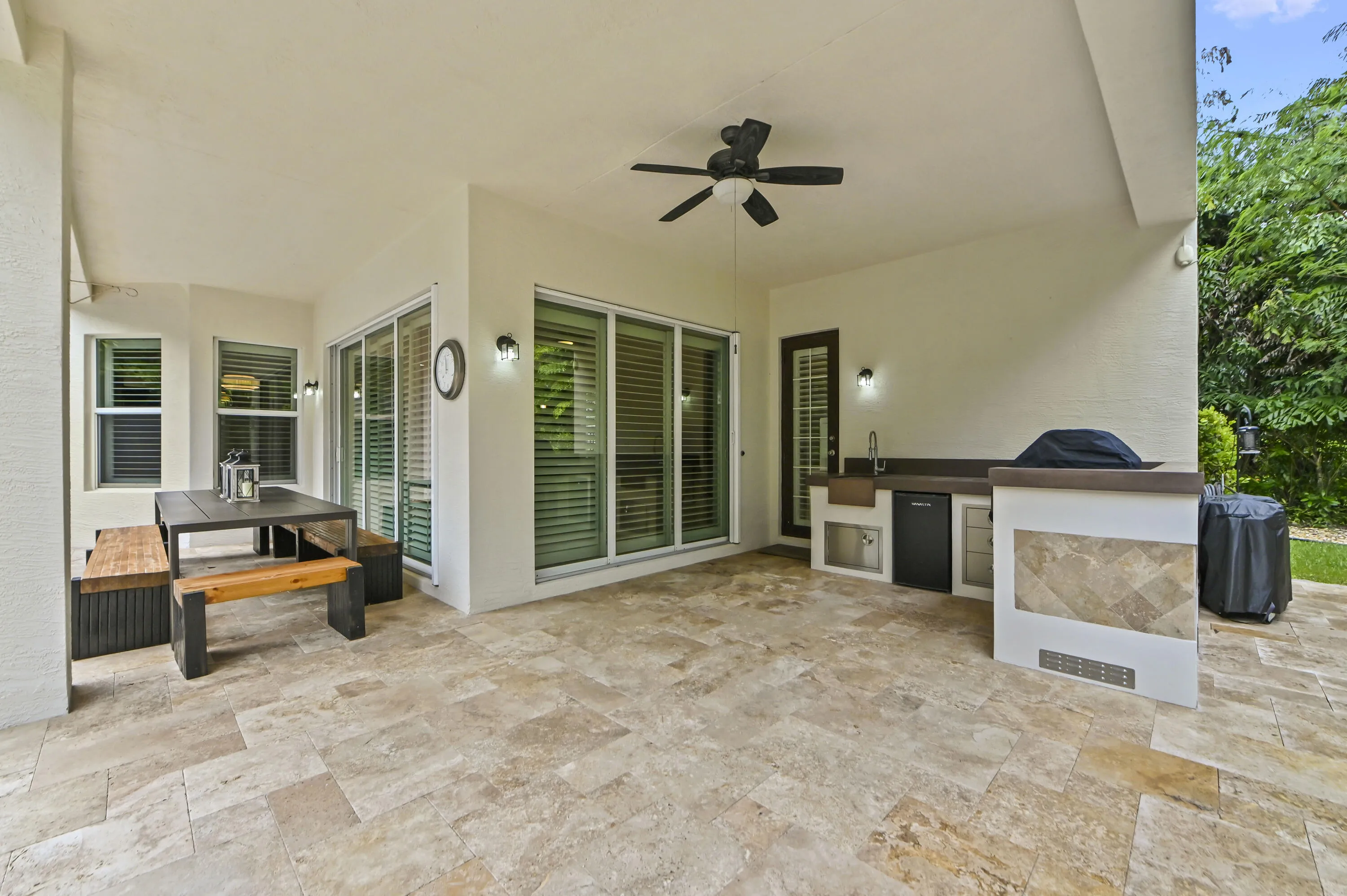 55 Patio 02