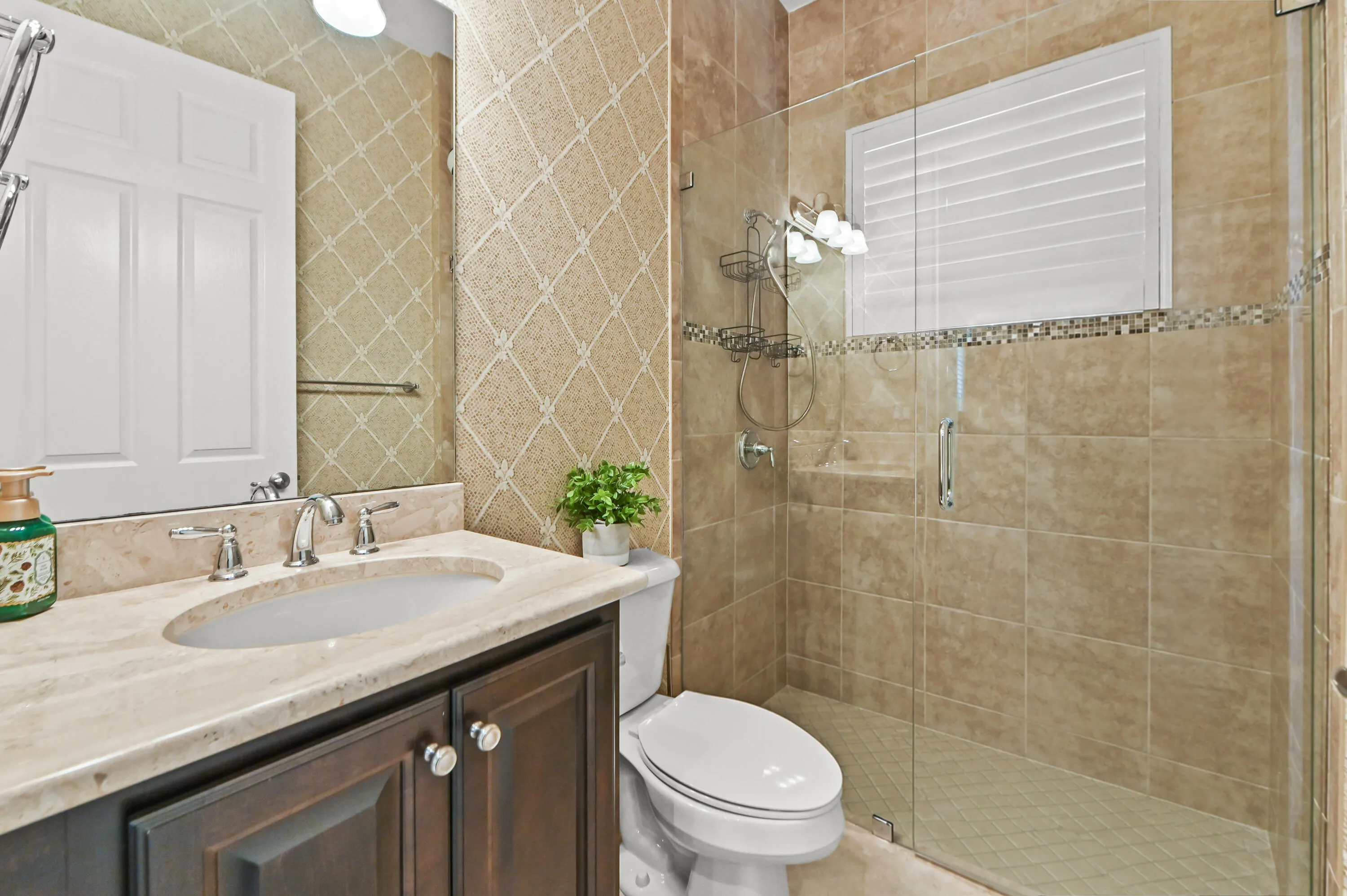 23 Bathroom 01