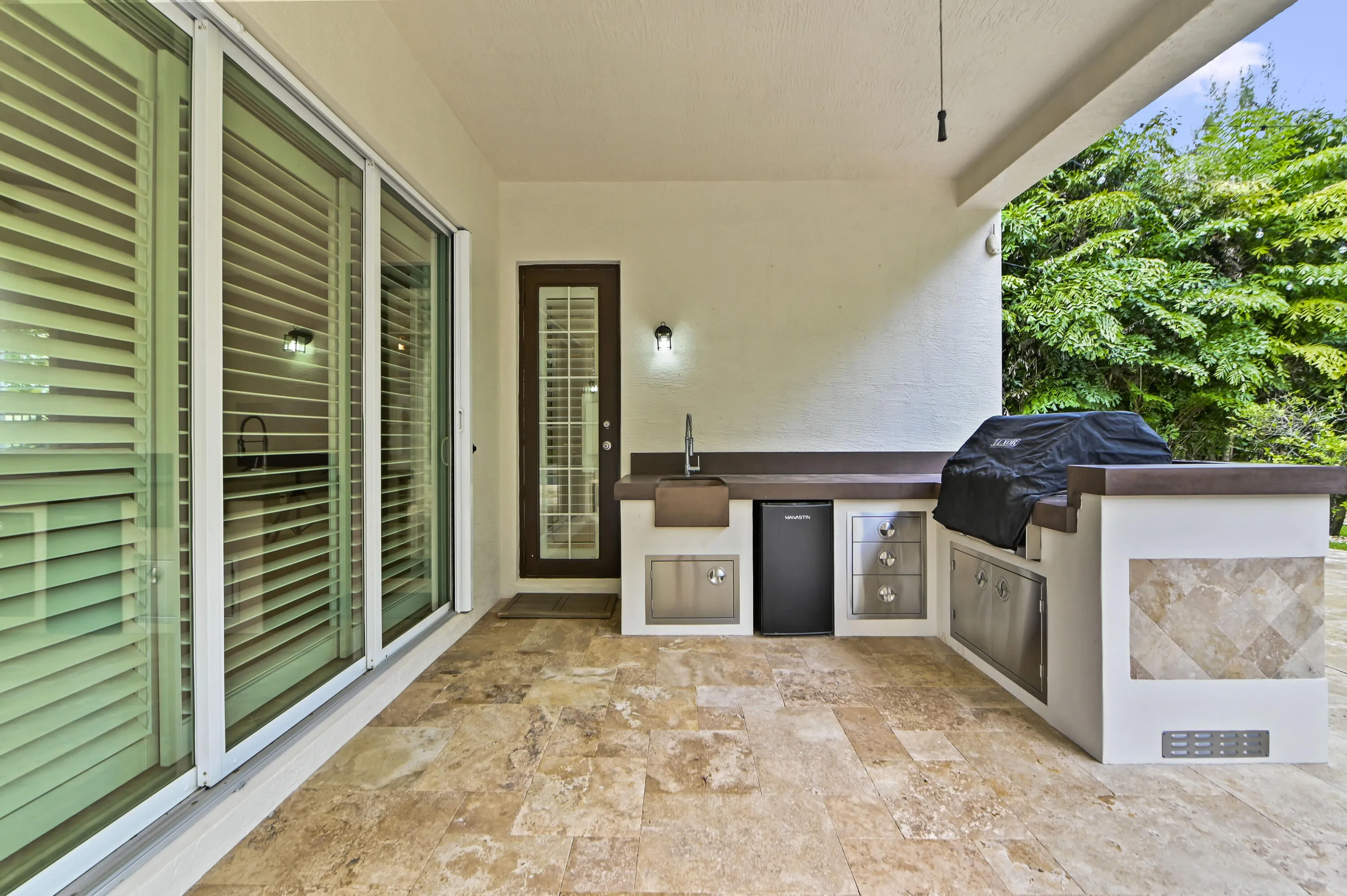 54 Patio 01