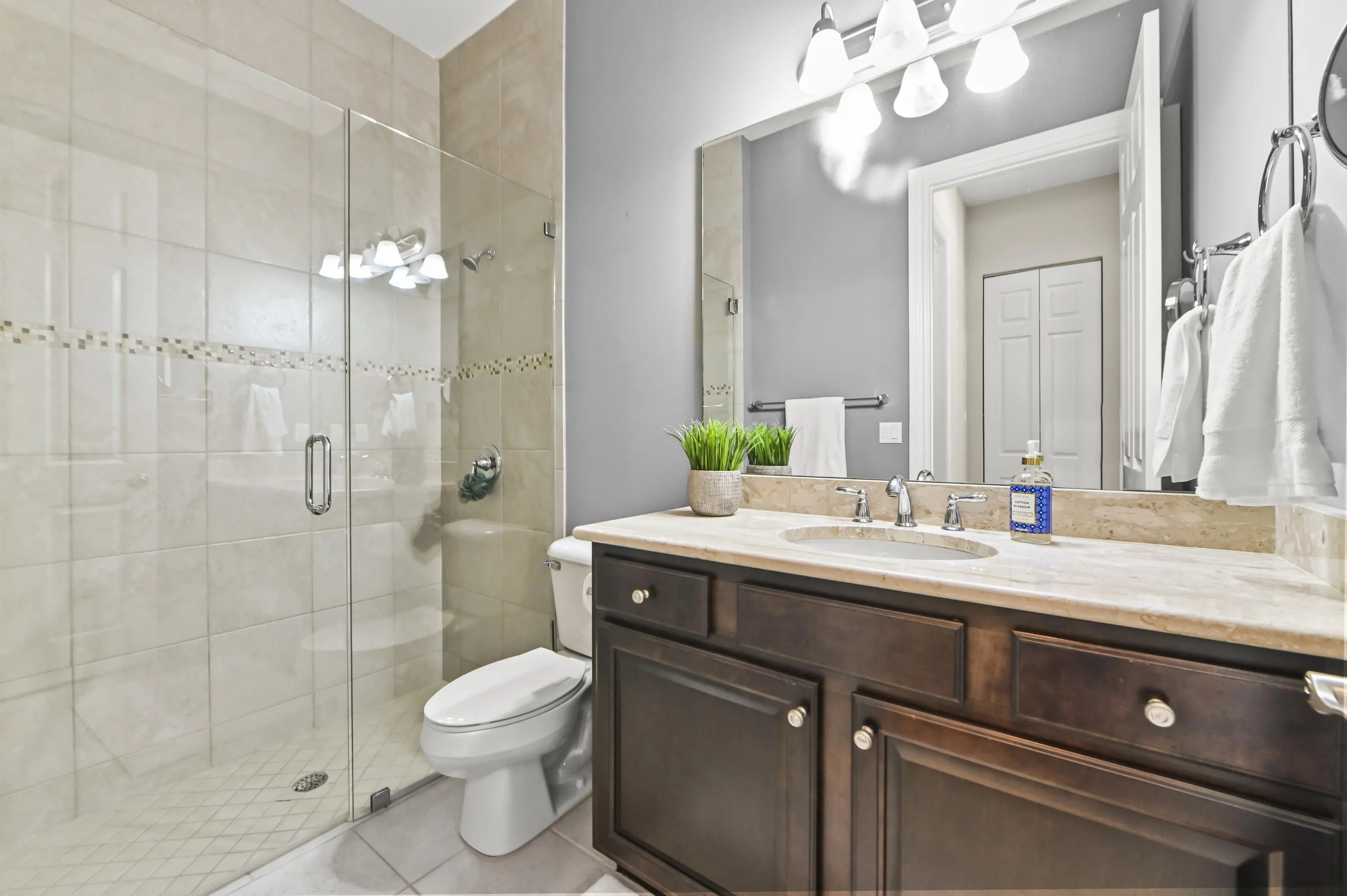 27 Bathroom 01