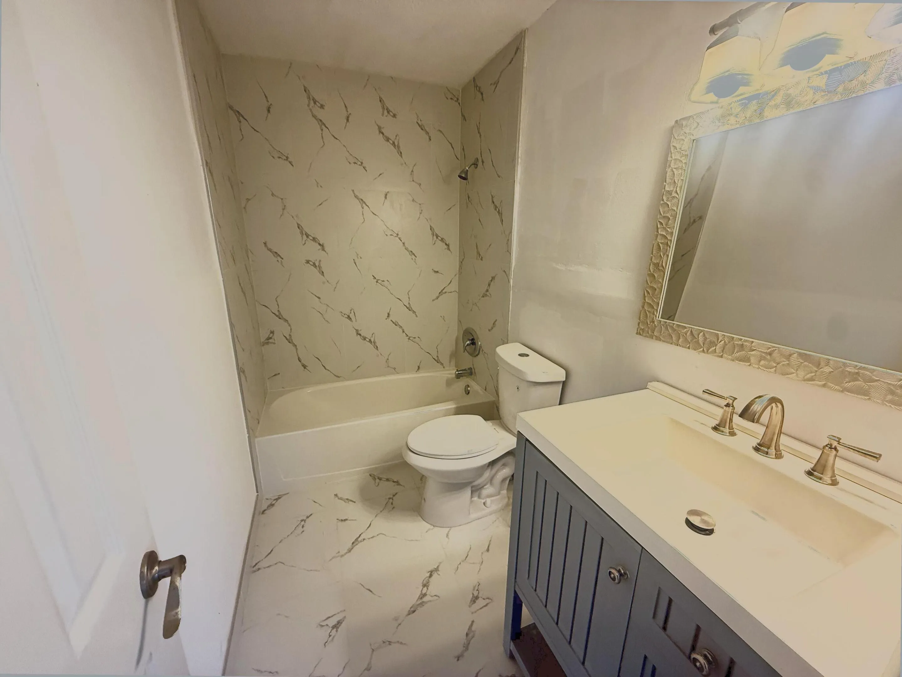 MLS_04_bathroom_wide