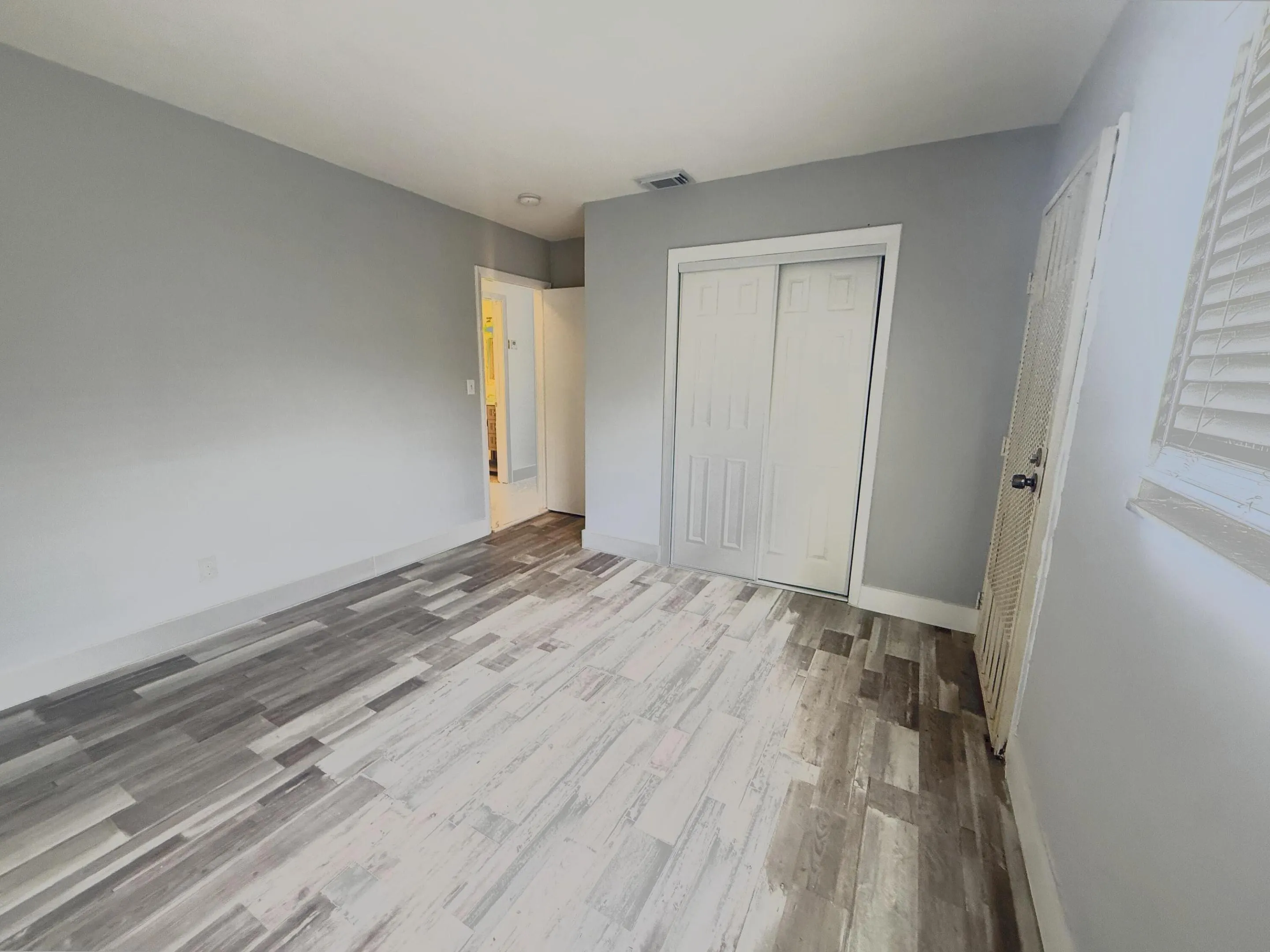 MLS_09_bedroom_door_view