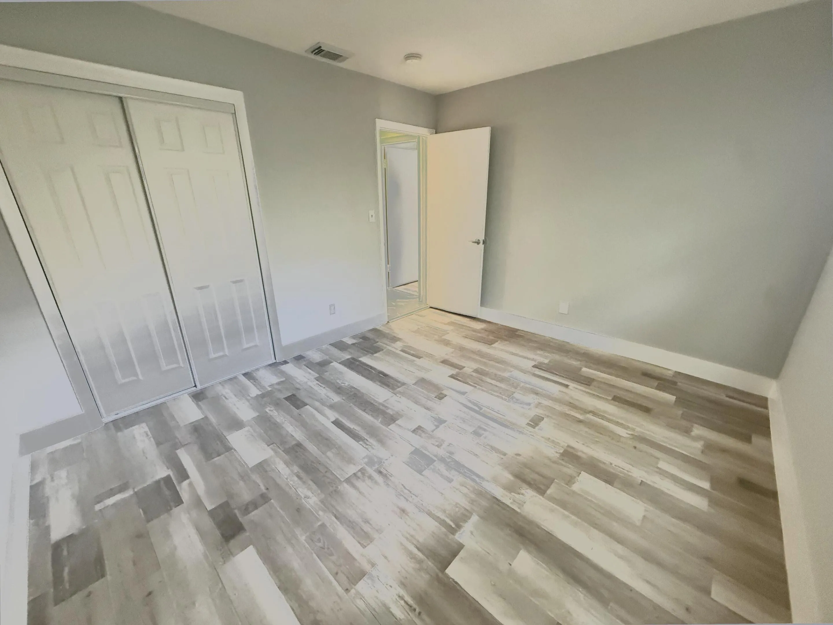 MLS_07_bedroom_closet_view