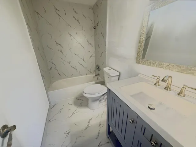 MLS_05_bathroom_alt