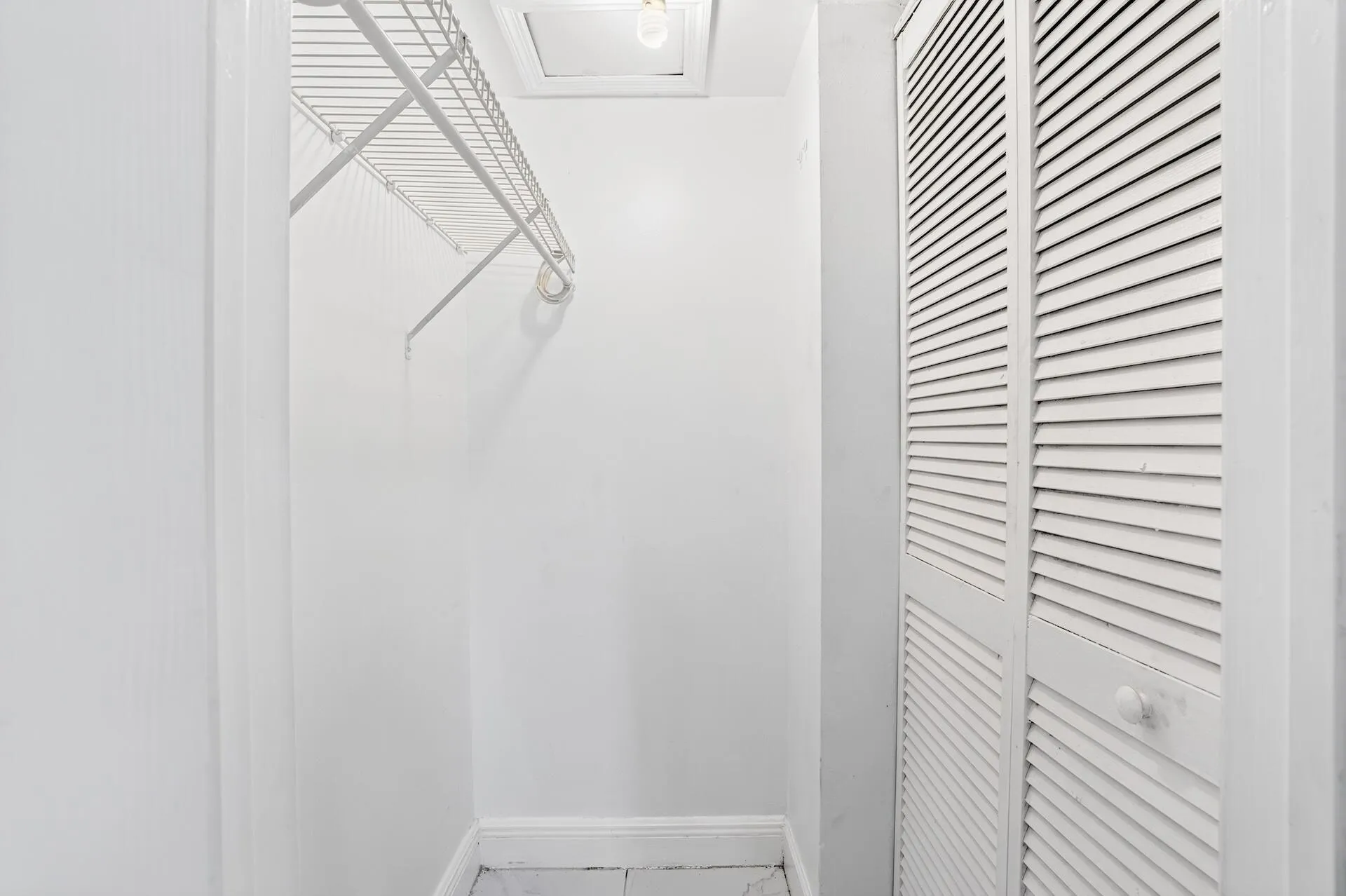 SECOND BED CLOSET