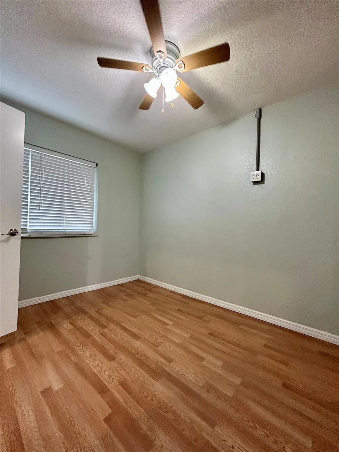 Bonus room/office/extra bedroom